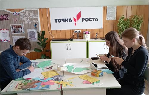 17 марта на базе центра «Точка роста» члены экологического клуба «Земляне» работали над созданием газеты, посвящённой Дню земли..