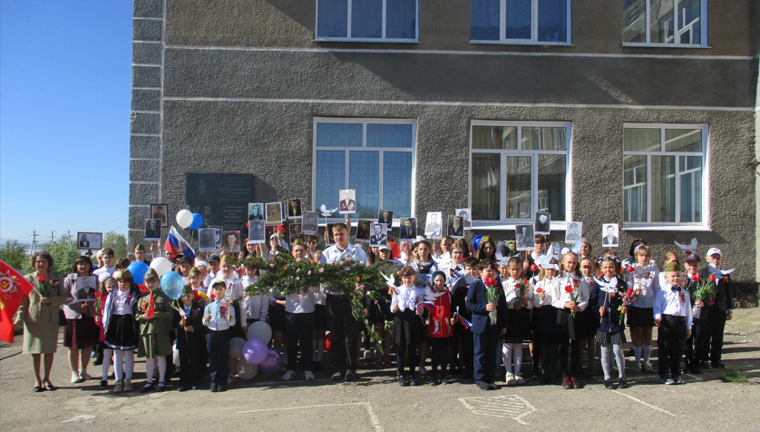 Ученики Корболихинской школы, их родители и педагоги поддержали акцию «Бессмертный полк дома».